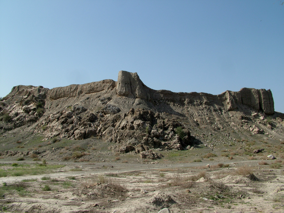 ویرانه‌های قلعه کمیز، یادآور حمله تیموریان به جنوب ایران